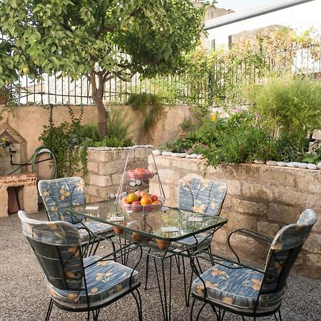 Maisonette With Garden In The Heart Of The Historical Kalamata Center Экстерьер фото