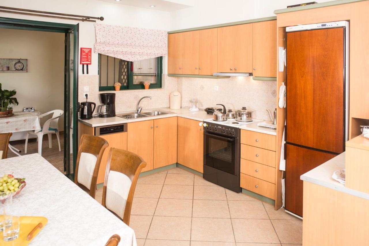 Maisonette With Garden In The Heart Of The Historical Kalamata Center Экстерьер фото