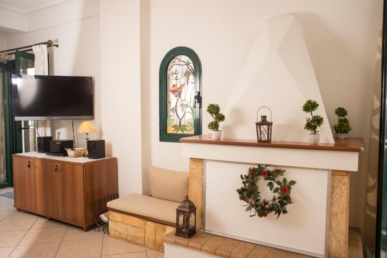 Maisonette With Garden In The Heart Of The Historical Kalamata Center Экстерьер фото