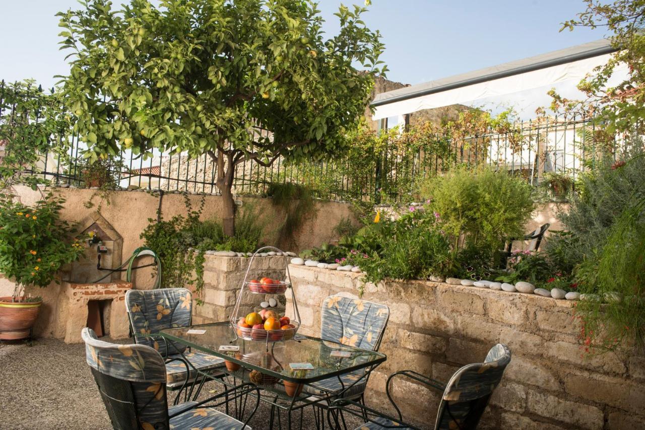 Maisonette With Garden In The Heart Of The Historical Kalamata Center Экстерьер фото